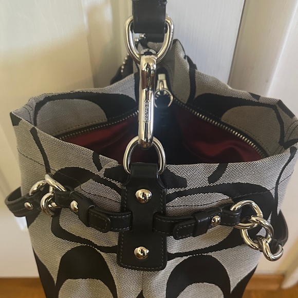 Stylish Coach Tote - Picture 5 of 7